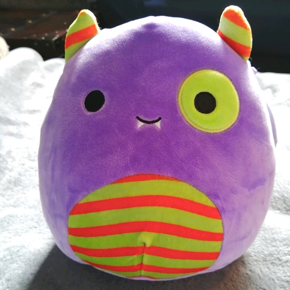 kellytoy Other - NWT Original 8" Marvin the monster squishmallow